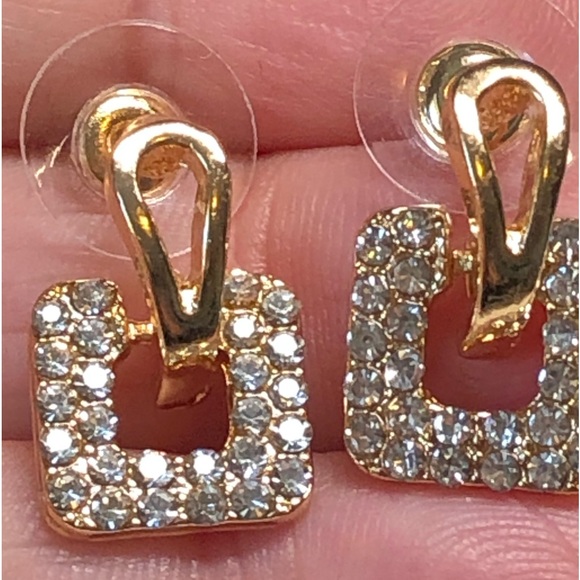 Light Gold rhinestone earrings NWOT- shiny SQUARES - Picture 5 of 9